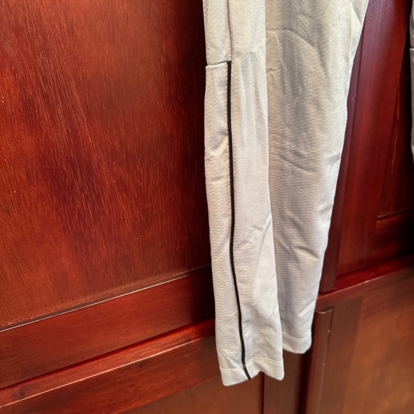 Nike Dri-Fit Grey Joggers with Elastic Waistband and Athletic Cut Size Medium - Picture 4 of 11